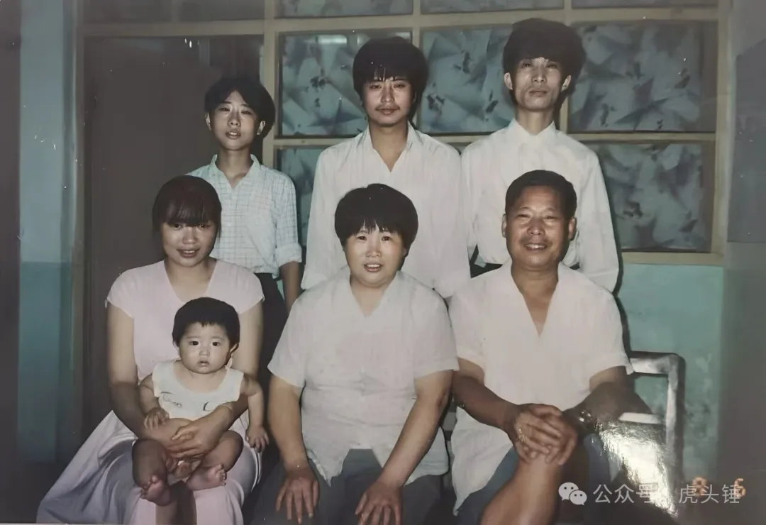 Tiger's family portrait