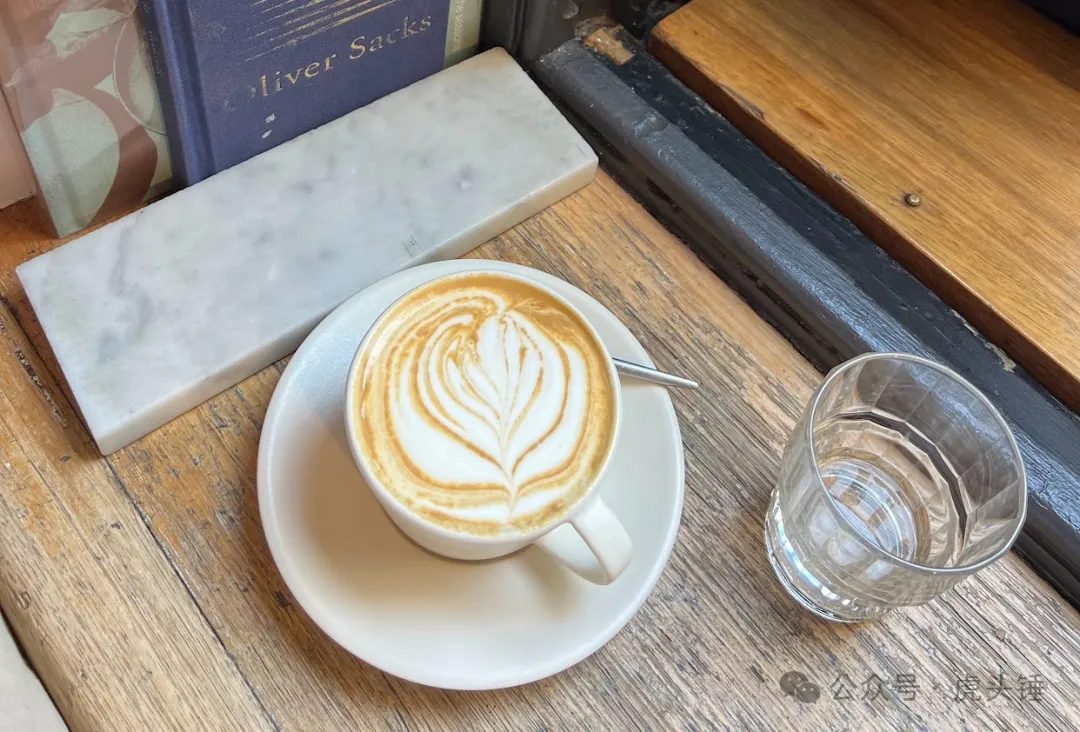 The layers of a latte compared with a microservices architecture